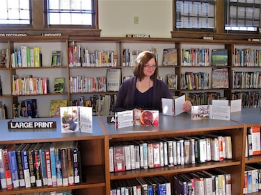 This woman learned how to become a librarian and earned a library science degree online