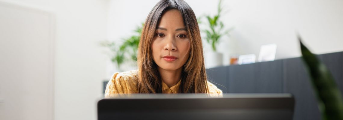 Online Journalism Degree, Woman In Office Online Journalism Degree