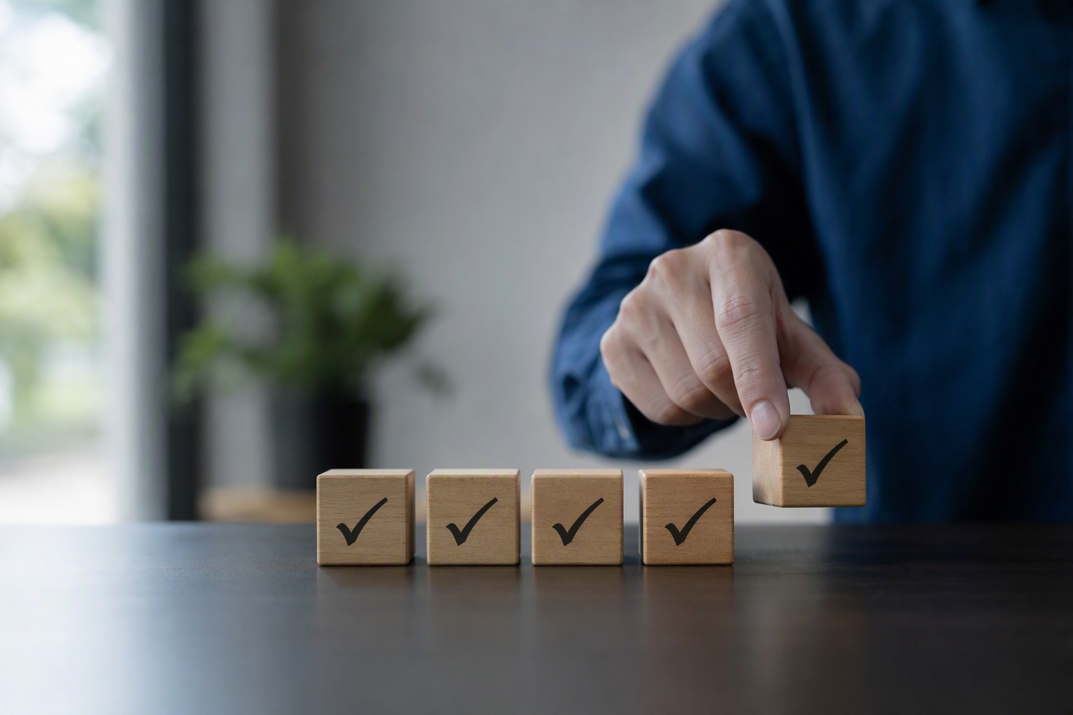 Checklist graphic for online law enforcement bachelor's program employer acceptance criteria